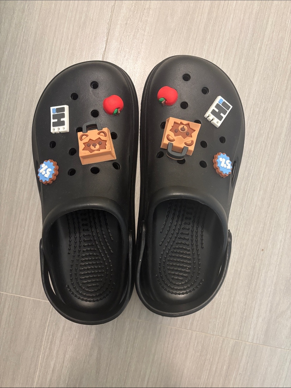 New unisex Black Clog with Fun removable Charms men's US 10 (women's us 11.5)